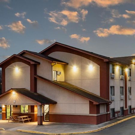 Отель Super 8 By Wyndham Waynesburg Экстерьер фото