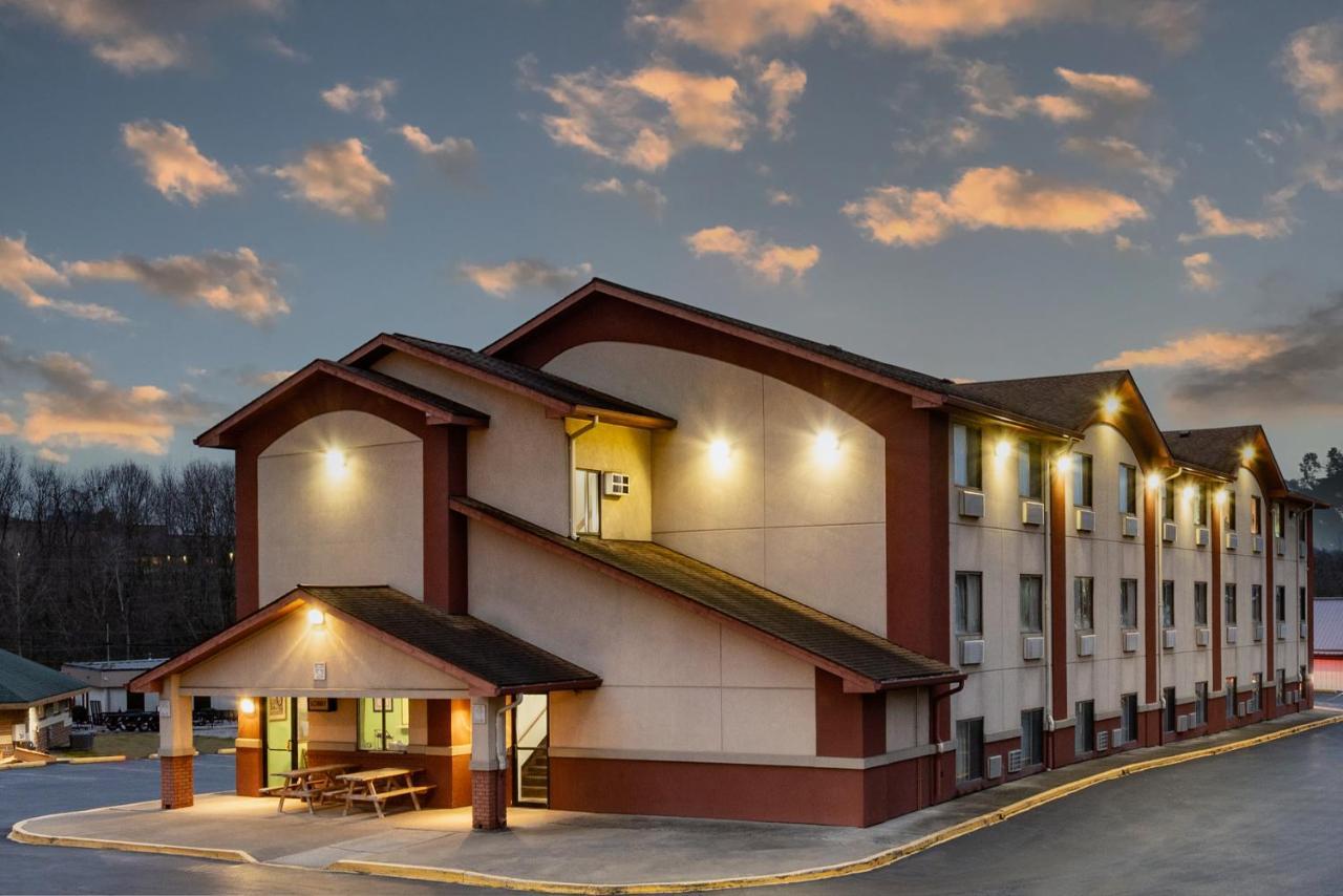 Отель Super 8 By Wyndham Waynesburg Экстерьер фото